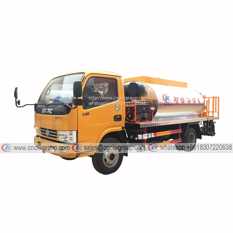 Dongfeng 4x4 4000 liter intelligence type asphalt spreading bitumen distribution tank truck