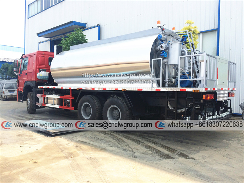 HOWO 6x4 20m3 intelligent asphalt distributor bitumen spraying tanker truck