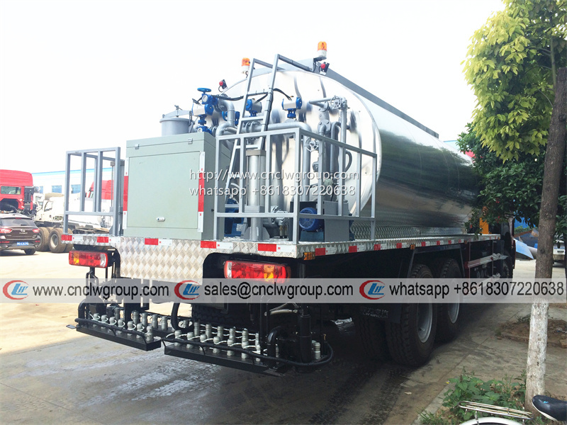 HOWO 6x4 20m3 intelligent asphalt distributor bitumen spraying tanker truck