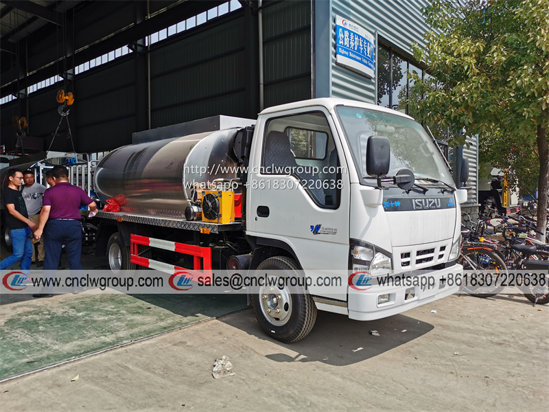 ISUZU NKR(600P) 5cbm intelligent asphalt distributor truck