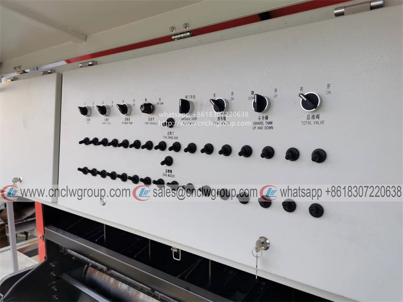 SHACMAN 6x4 20m3 asphalt gravel stone synchronous chip sealer truck