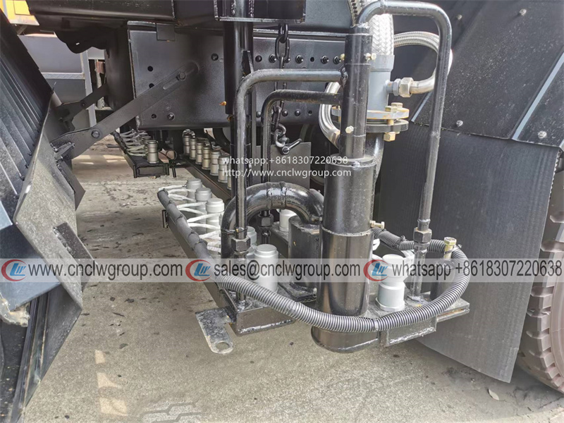 SHACMAN 6x4 20m3 asphalt gravel stone synchronous chip sealer truck
