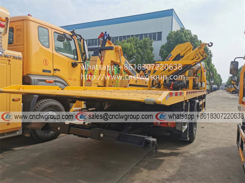 Dongfeng KingRun wrecker towing boom truck with xcmg 10 ton knuckle crane
