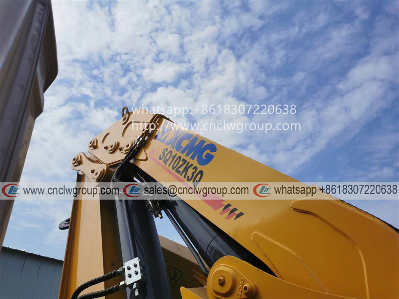 Dongfeng KingRun wrecker towing boom truck with xcmg 10 ton knuckle crane