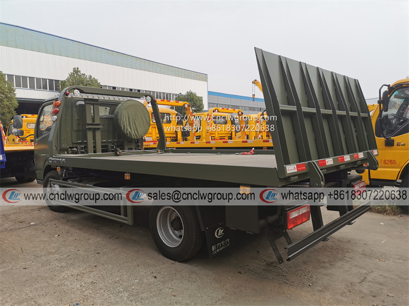 Dongfeng 3 ton small flatbed tow truck wrecker price for sale