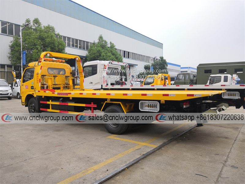 Dongfeng 4 ton one-tow-two flat bed wrecker recovery tow truck for sale
