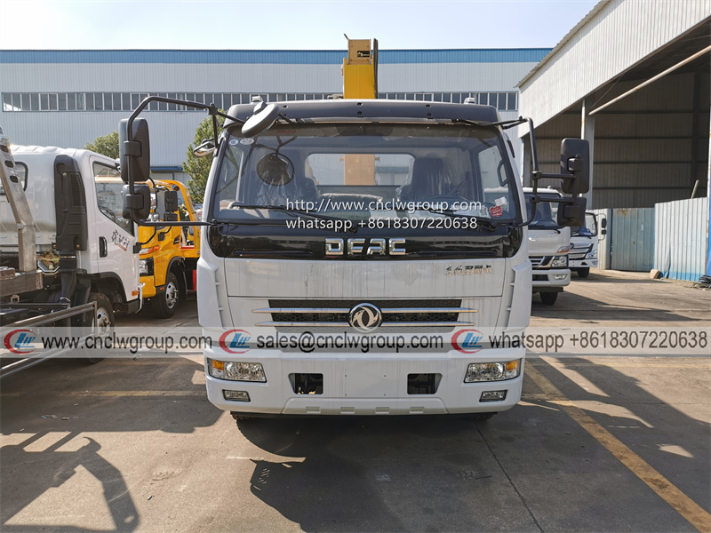 Dongfeng 4 ton crane wrecker tow car rescue recovery truck mounted XCMG 4 ton crane