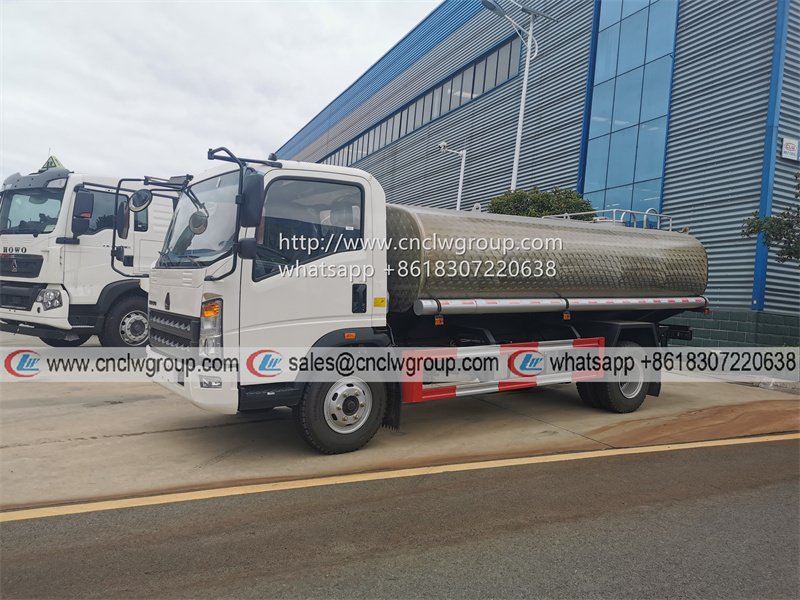 Sinotruk HOWO 8kl 8m3 Stainless Steel 304 drinking water tanker carrier truck for sale