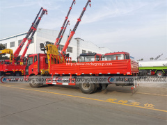 FAW 6 wheel truck mounted xcmg 8 ton knuckle crane