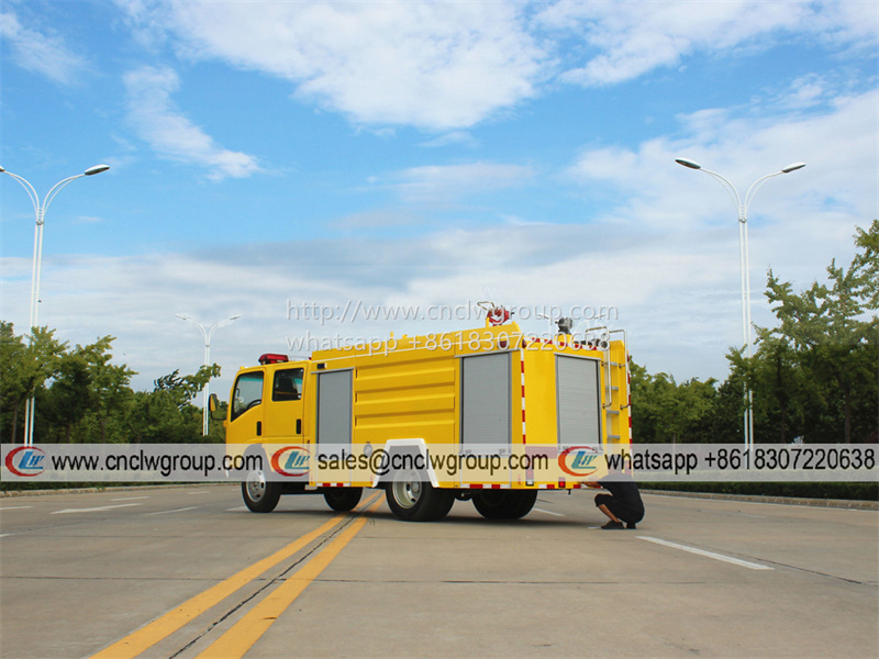 ISUZU FRR Fire Engine 4000 liter Water Tanker Lemon Yellow Color Foam Fire Truck