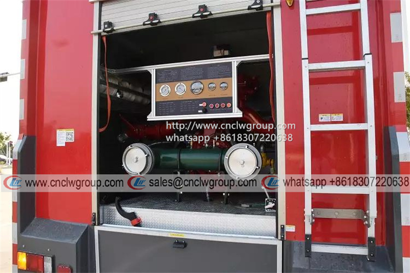 ISUZU GIGA 6 Wheel 8000 liter emergency rescue water tanker fire engine truck