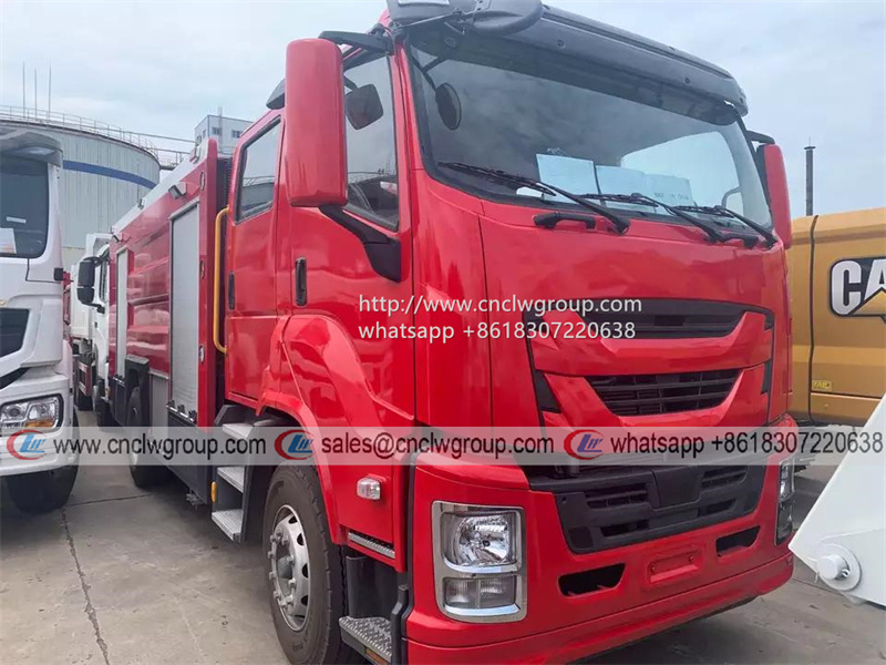 ISUZU GIGA 6 Wheel 8000 liter emergency rescue water tanker fire engine truck