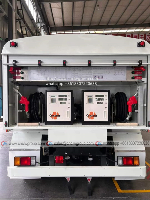 ISUZU 6 wheel 4000 liter fuel tanker with two fuel dispenser units for diesel and gasoline both tank truck