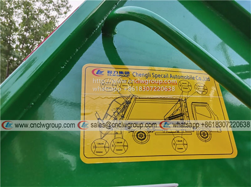 ISUZU FRR 190HP 7cbm garbage compactor truck