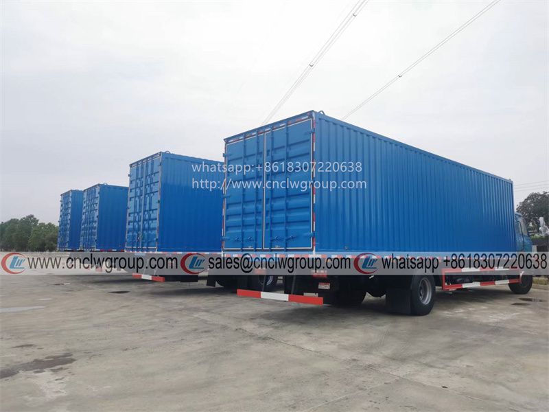Dongfeng 4x2 single axle 9.5 meter box cargo truck