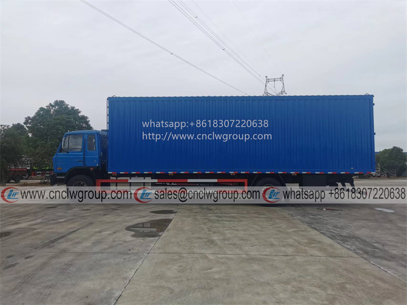 Dongfeng 4x2 single axle 9.5 meter box cargo truck