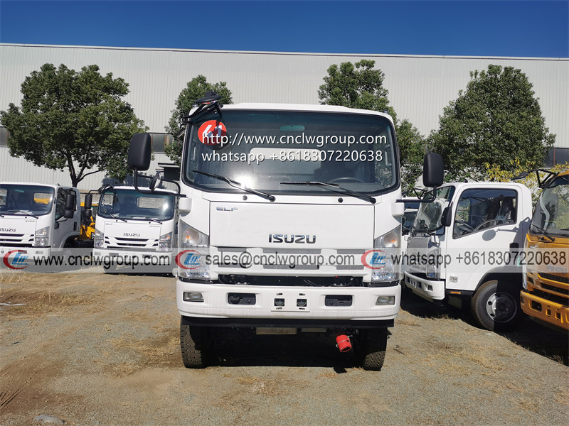 ISUZU NPR 4x4 diesel fuel tank truck mounted fuel dispenser