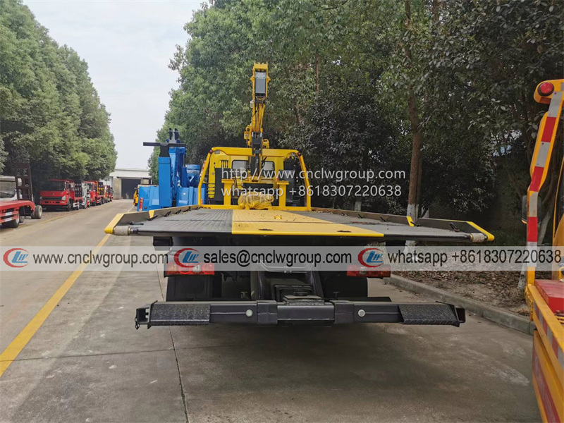 SHACMAN L3000 8 ton wrecker tow truck installed 6.3 ton crane
