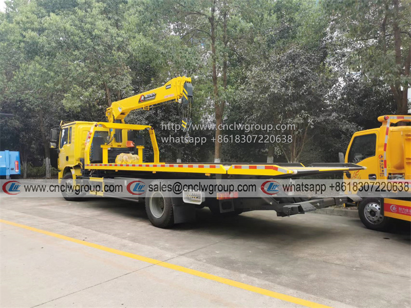 SHACMAN L3000 8 ton wrecker tow truck installed 6.3 ton crane