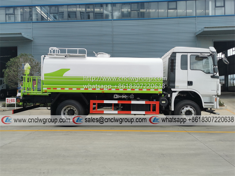 Shacman L3000 3000 gallon water spraying tanker truck