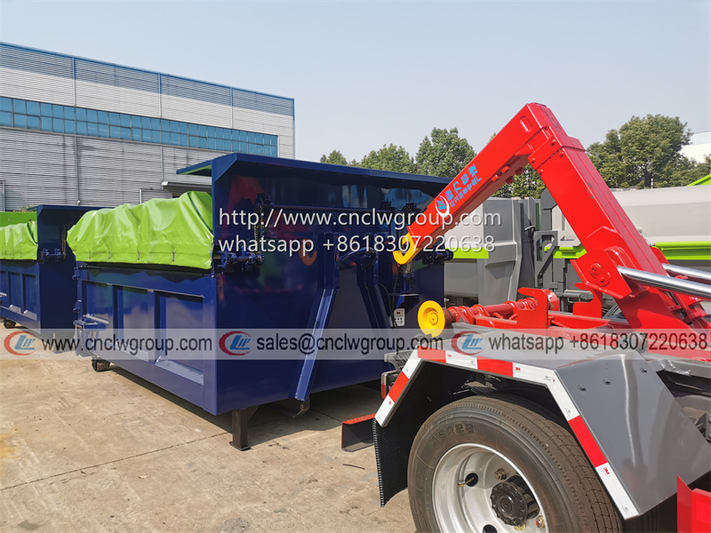 Dongfeng 6 ton 8 ton hooklift garbage truck with construction waste dump box