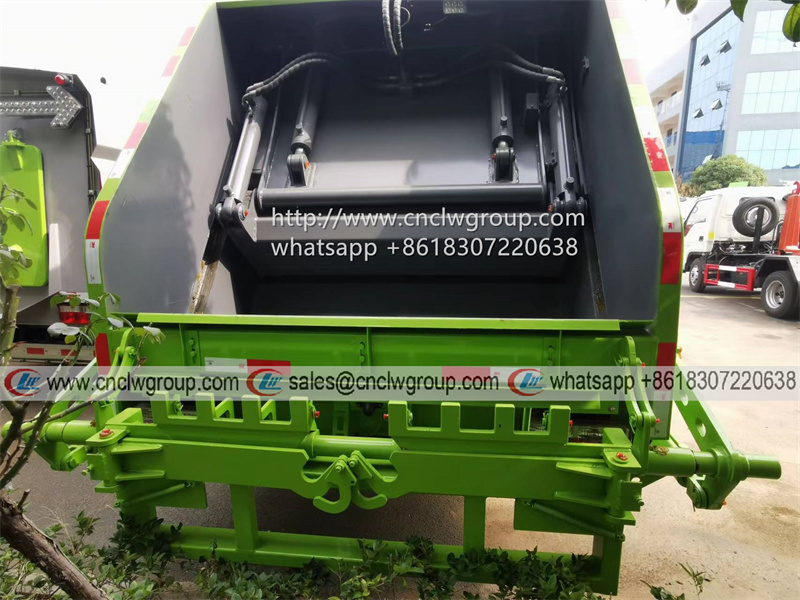 Dongfeng Captain 6cbm garbage compactor truck Cummins 160HP