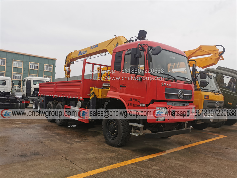 Dongfeng 4x4 offroad boom truck mounted XCMG 8 ton crane
