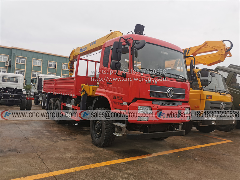 Dongfeng 4x4 offroad boom truck mounted XCMG 8 ton crane