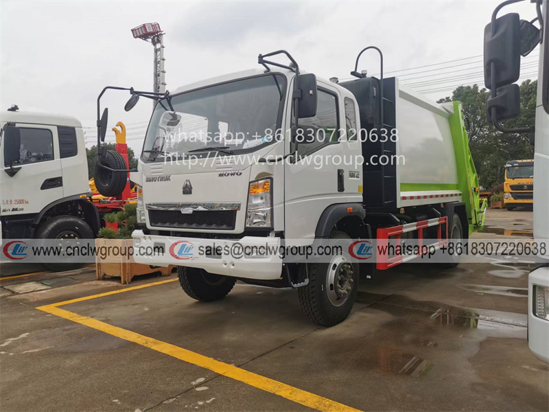 Sinotruk HOWO 10cbm living garbage compactor with rear loader 120L/240L plastic trash bins