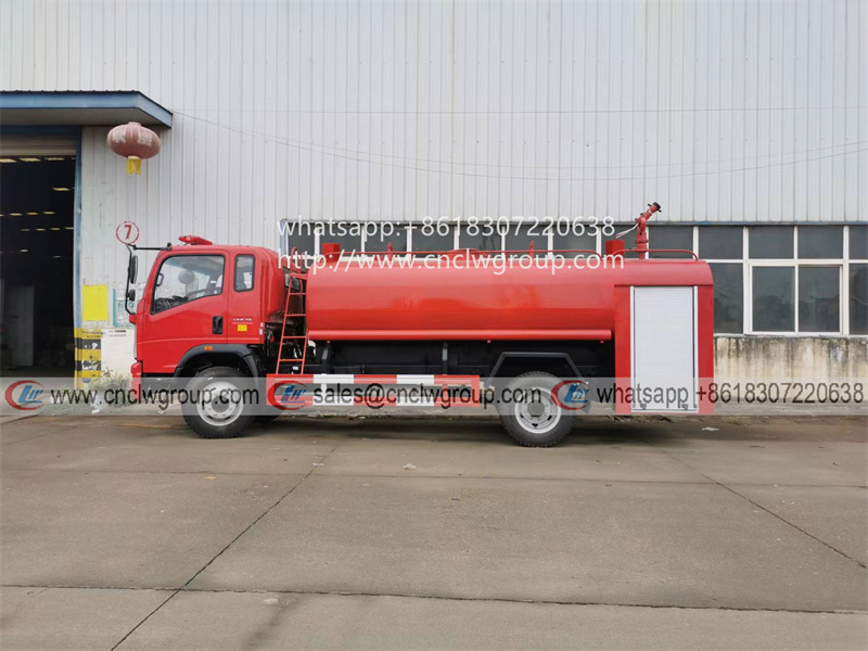 Sinotruk HOWO 8000 liter water tanker fire pump water sprinkler truck