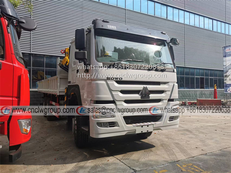 Sinotruk HOWO RHD 6x4 folding arm truck mounted crane