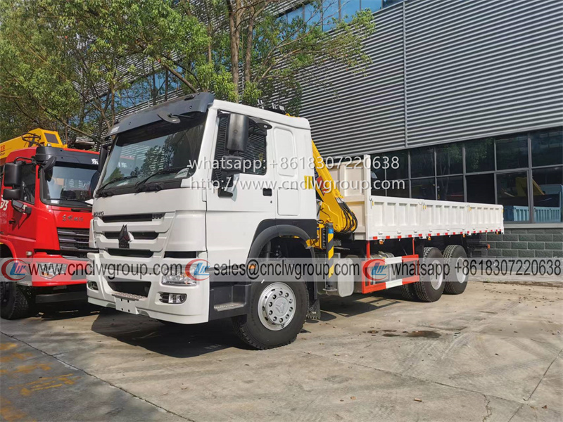 Sinotruk HOWO RHD 6x4 folding arm truck mounted crane