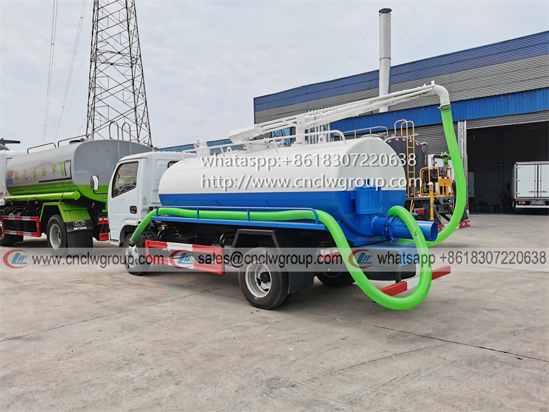 Dongfeng 4x2 5000 liter toilet fecal suction truck