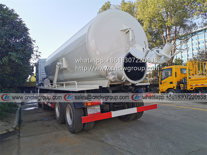 SHACMAN 8x4 25000 liter Vacuum Sewage Suction Truck