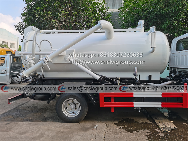 ISUZU NKR/100P 4000 liter Vacuum Toilet Sewage Suction Truck