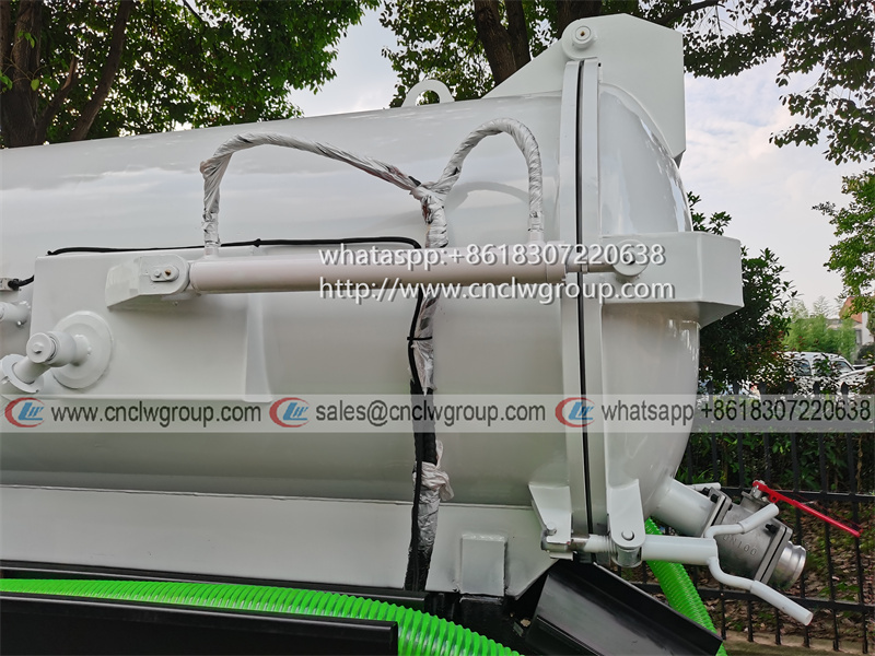 ISUZU NKR/100P 4000 liter Vacuum Toilet Sewage Suction Truck