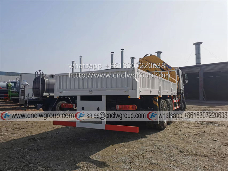 HOWO 6x4 Truck Mounted XCMG 14 Ton Knuckle Crane