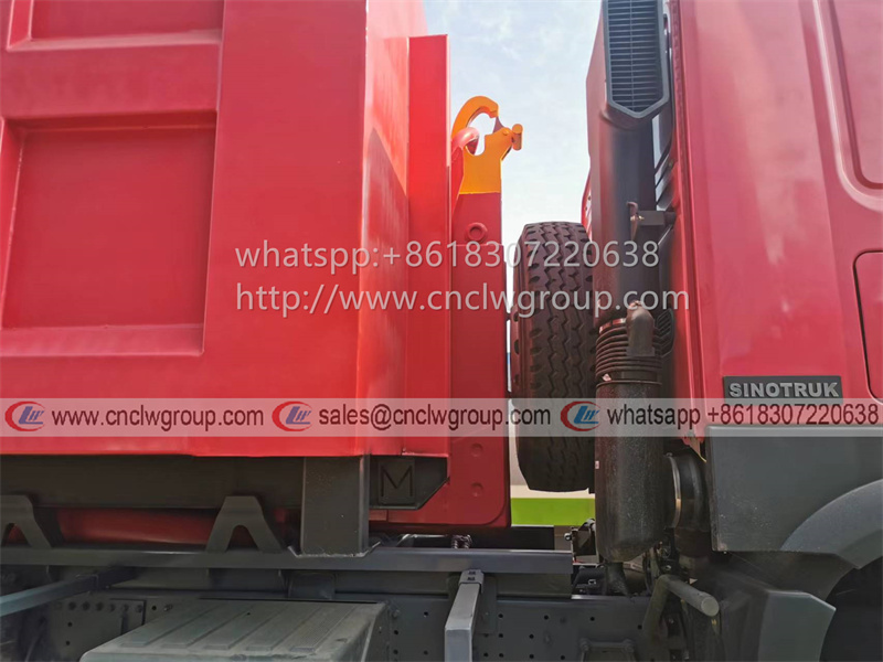Sinotruk HOWO 20t 25t hook lift garbage truck