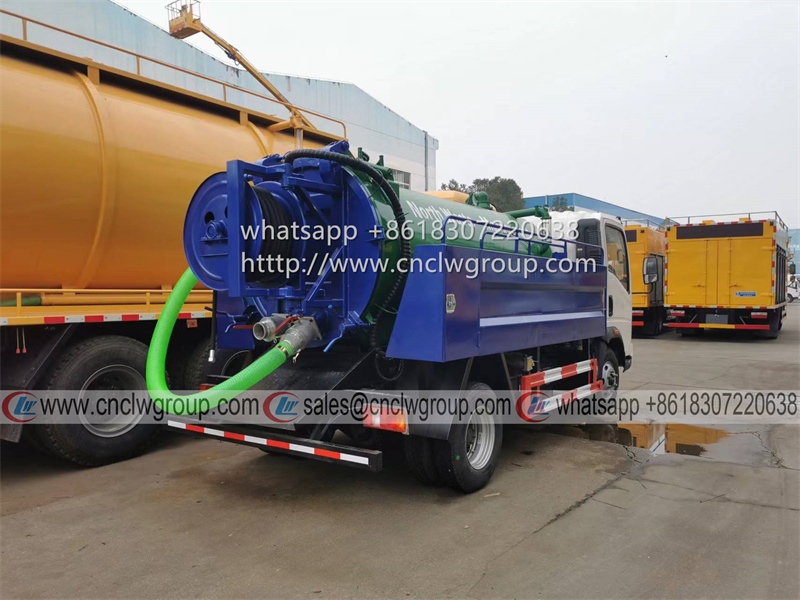 HOWO 5.5m3 high pressure cleaning drainage vacuum suction truck
