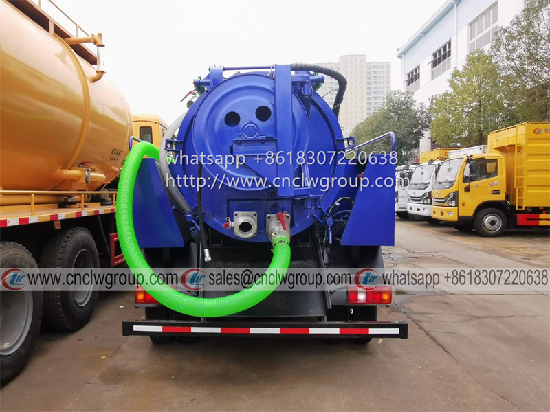 HOWO 5.5m3 high pressure cleaning drainage vacuum suction truck