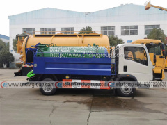 HOWO 5.5m3 high pressure cleaning drainage vacuum suction truck