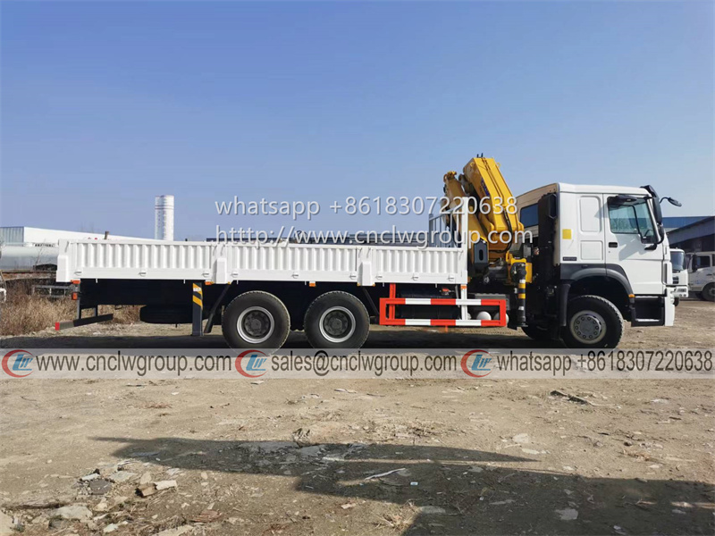HOWO 6x4 Truck Mounted XCMG 14 Ton Knuckle Crane