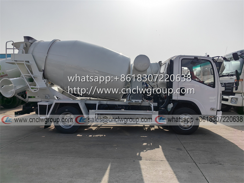 ISUZU 700P 3cbm small concrete mixer truck