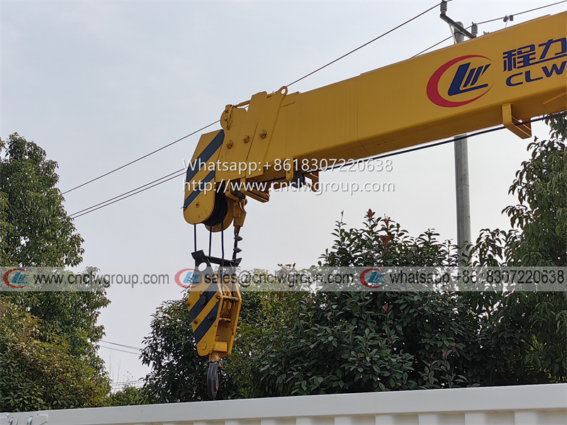 SHACMAN L3000 6.3 ton truck mounted crane