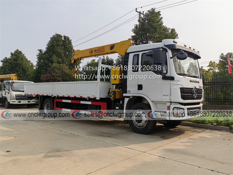 SHACMAN L3000 6.3 ton truck mounted crane