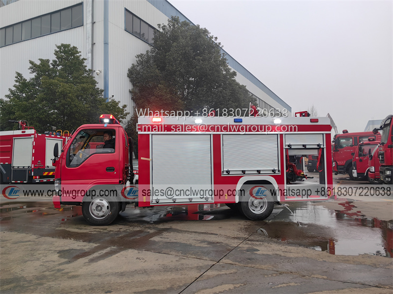 ISUZU 600P 3000 liter water tanker fire truck