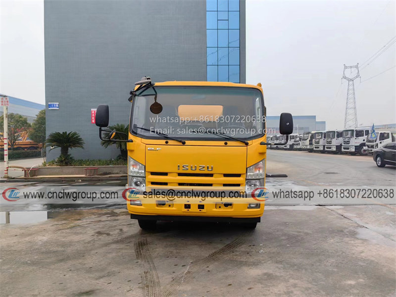 ISUZU 700P 8m3 vacuum sewage suction truck