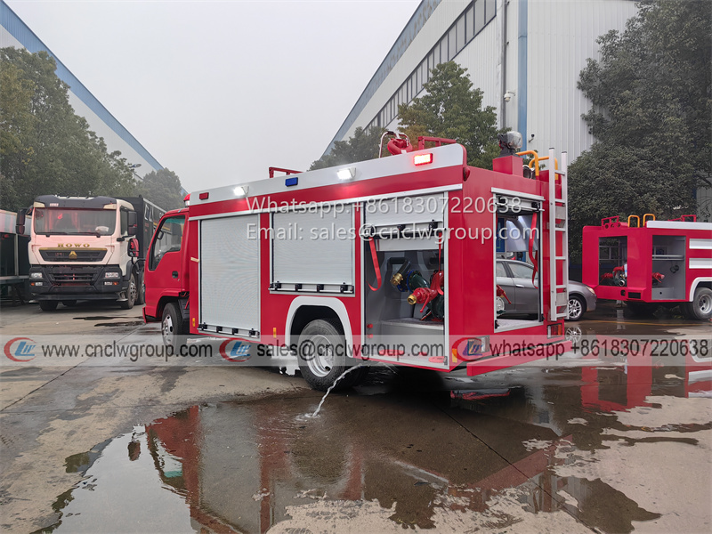 ISUZU 600P 3000 liter water tanker fire truck