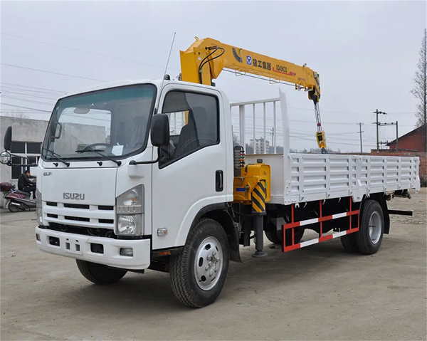 What are the advantages of ISUZU 4x4 4wd boom truck mounted crane?