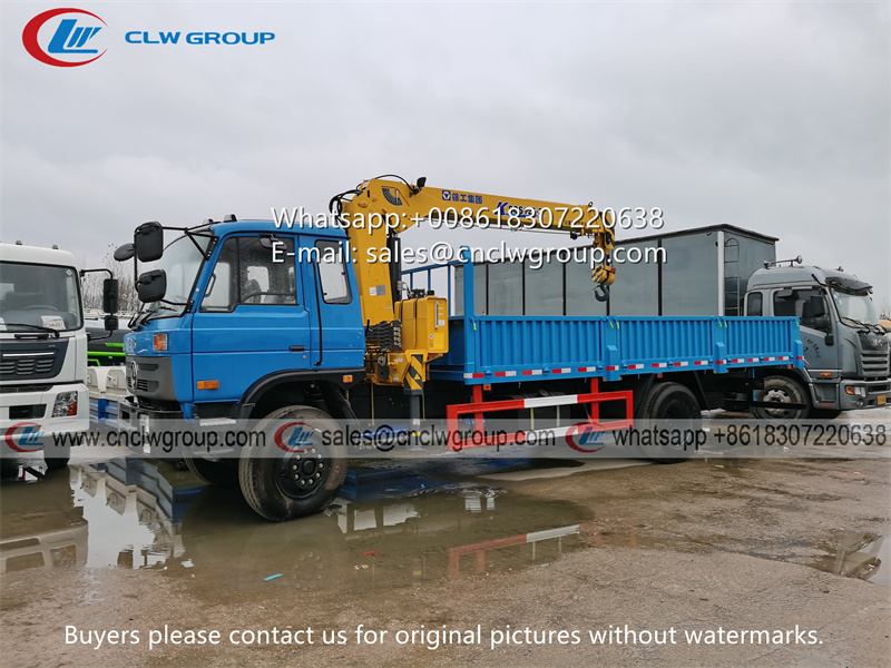 Dongfeng RHD truck mounted XCMG 5 ton crane